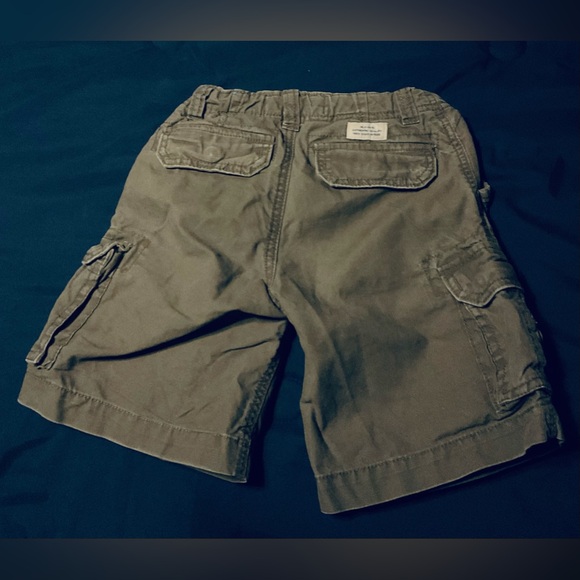 Boys Army Green Children’s Place Cargo shorts - Picture 2 of 3